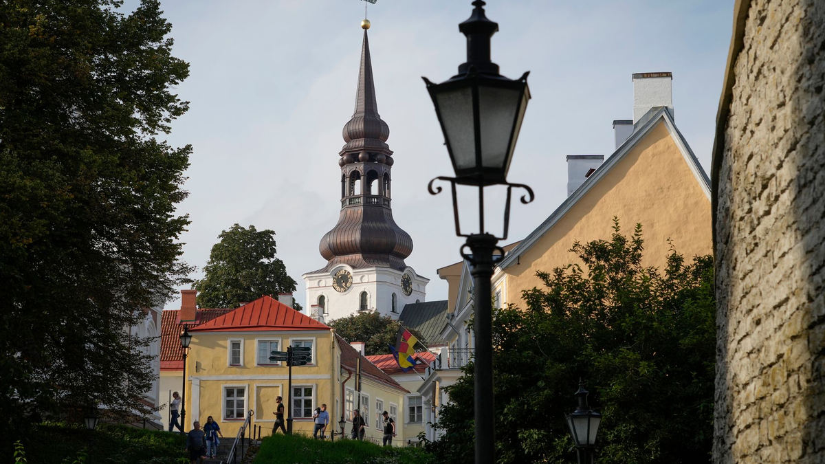 Wieder durchfliegt ein russisches Flugzeug den estnischen Luftraum. (Symbolfoto) - Foto: Sergei Grits/AP/dpa