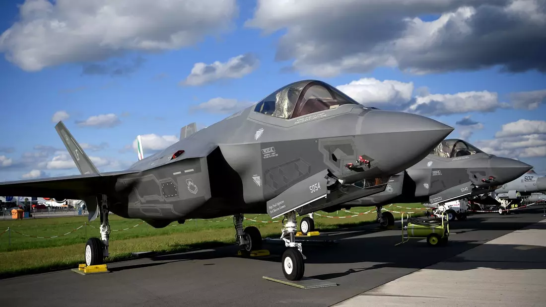 Laut Nato haben italienische Kampfpiloten die russischen Flugzeuge mit Jets vom Typ F-35 abgefangen. (Archivbild)  - Bild: Britta Pedersen/dpa-Zentralbild/dpa