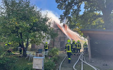FW Flotwedel: Dachstuhlbrand in Sandlingen endet glimpflich - Foto: presseportal.de