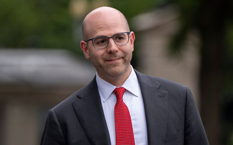 Einer der wenigen, die nicht an eine Korrelation zwischen Zöllen und Inflation glaubt: Trump-Berater Stephen Miran. (Archivfoto) - Foto: Alex Brandon/AP/dpa