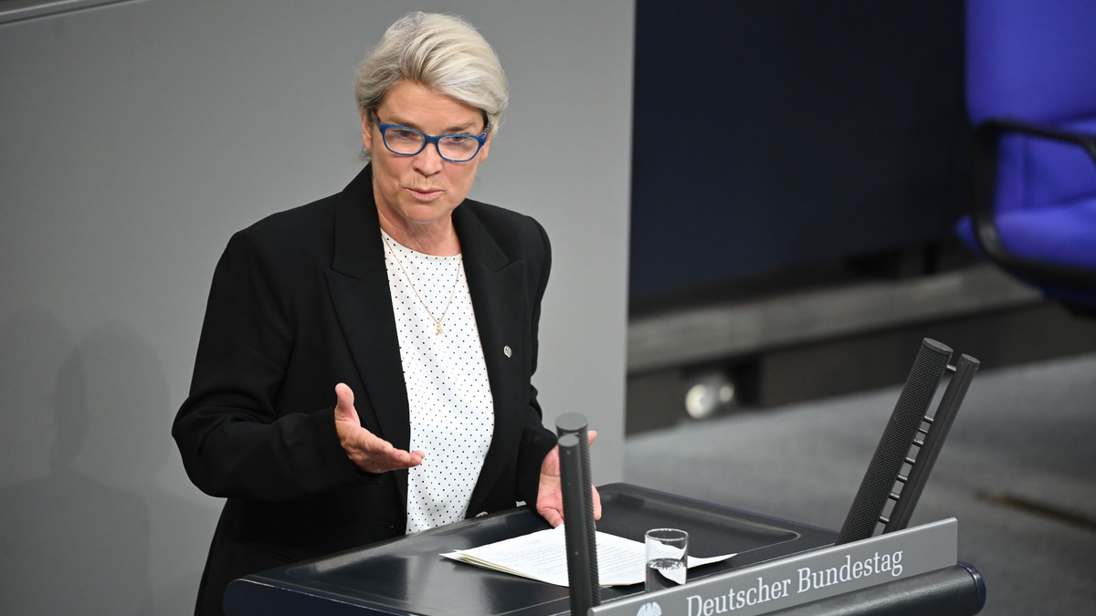 Ein Rauchverbot im Auto soll Schwangere und Minderjährige vor den Gefahren des Passivrauchens schützen, die CDU-Politikerin Borchardt warnt vor Symbolpolitik. (Symbolbild) - Foto: Katharina Kausche/dpa