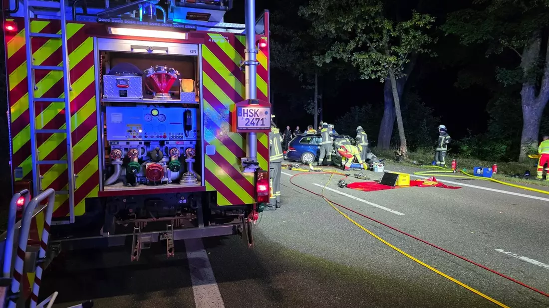 FW-AR: Rettungshubschrauber im Einsatz- Verkehrsunfall in der Nacht zu Samstag - Bild: presseportal.de