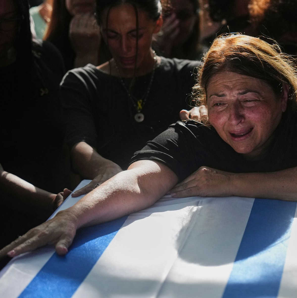 Die Vorstellung, dass Gaza-Geiseln für immer verschollen bleiben könnten, ist für Israelis kaum zu ertragen. Es gebe dann für Angehörige nicht einmal ein Ort zum Trauern. (Archivbild) - Foto: Ariel Schalit/AP/dpa