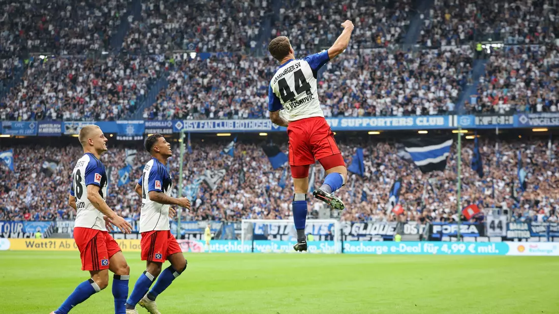 Der HSV durfte endlich über ein Tor in der Bundesliga jubeln - Bild: Christian Charisius/dpa