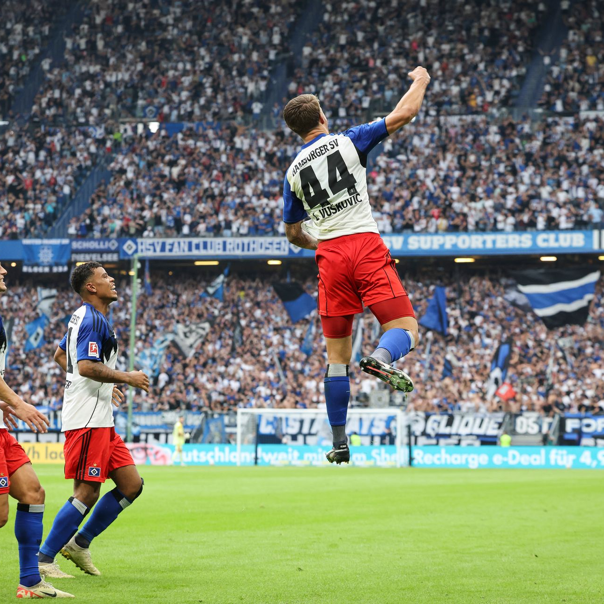 Der HSV durfte endlich über ein Tor in der Bundesliga jubeln - Foto: Christian Charisius/dpa