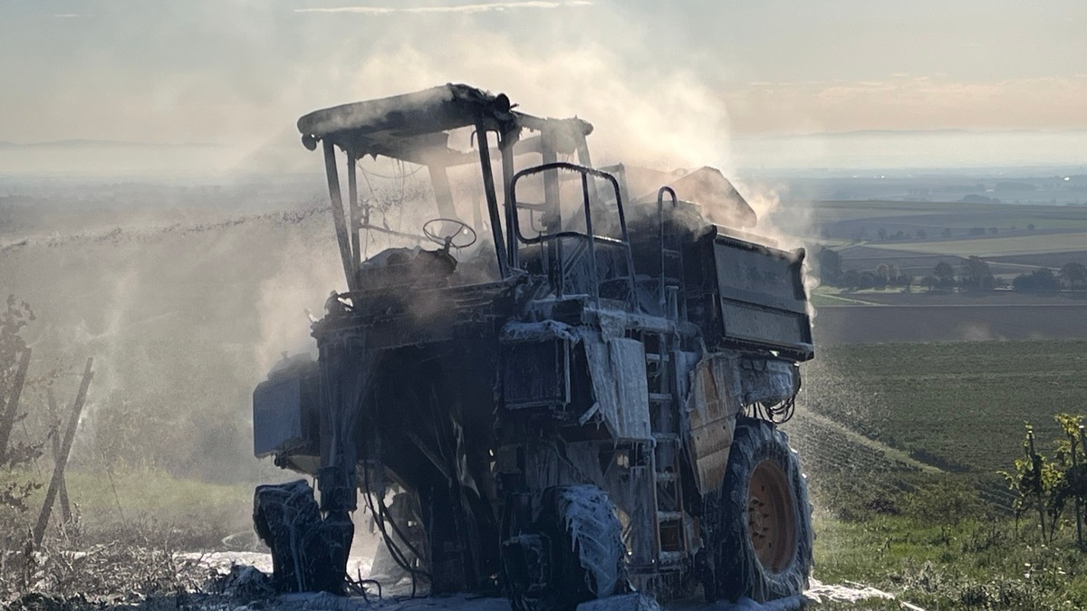 POL-PDNW: Brand eines Vollernters zwischen den Weinreben - Foto: presseportal.de