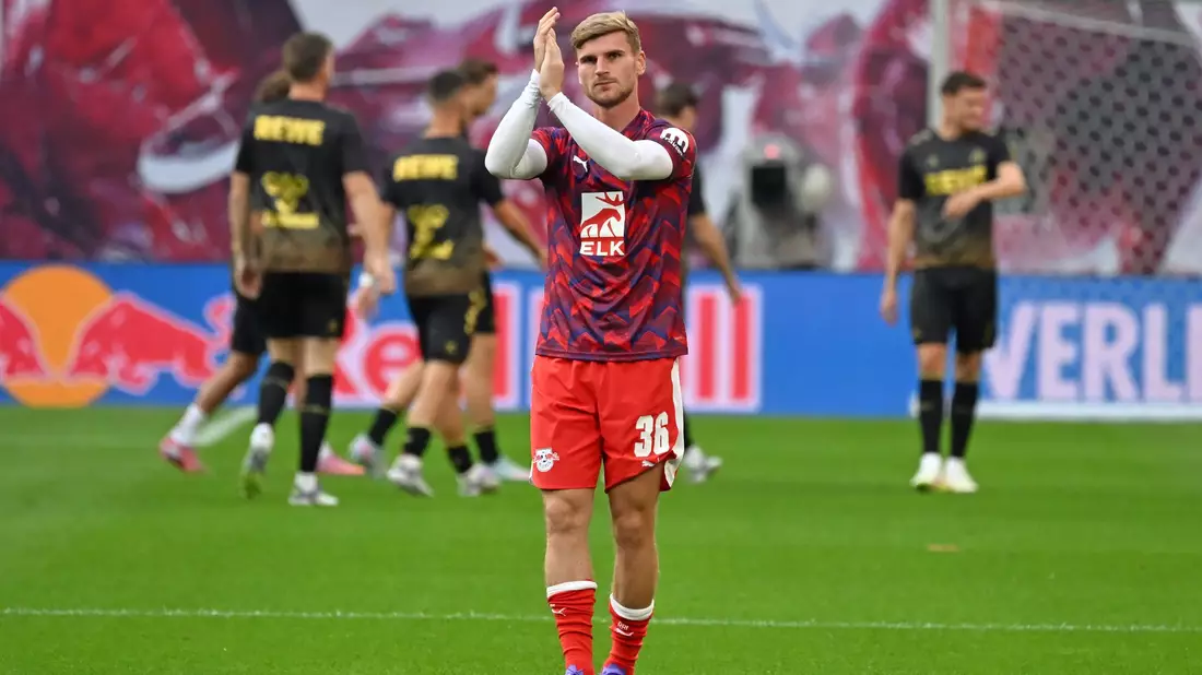 Timo Werner (RB Leipzig) ist erstmals wieder im RB-Kader gewesen und wurde von den Fans mit Sprechchören gefeiert.  - Bild: Jennifer Brückner/dpa