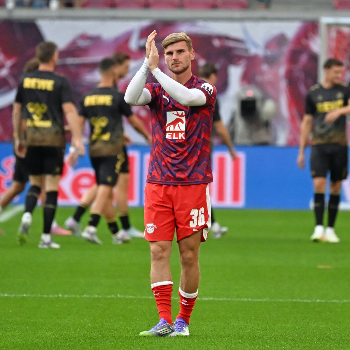 Timo Werner (RB Leipzig) ist erstmals wieder im RB-Kader gewesen und wurde von den Fans mit Sprechchören gefeiert.  - Foto: Jennifer Brückner/dpa