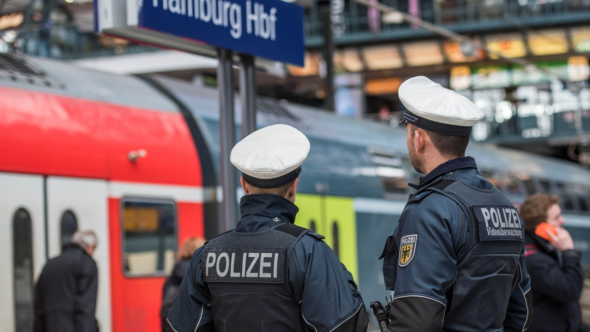 BPOL-HH: 3,27 Promille am Bahnsteig: Besorgte Reisende alarmieren RTW- Bundespolizei nimmt 32-Jährigen im Hamburger Hauptbahnhof in Gewahrsam- - Foto: presseportal.de