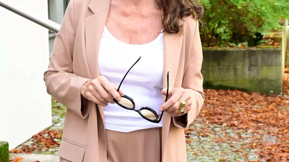 Iris Berben: Wir dürfen nicht zulassen, dass uns Frauen unsere Rechte wieder genommen werden / Die Schauspielerin im Interview mit der Apotheken Umschau - Bild: presseportal.de
