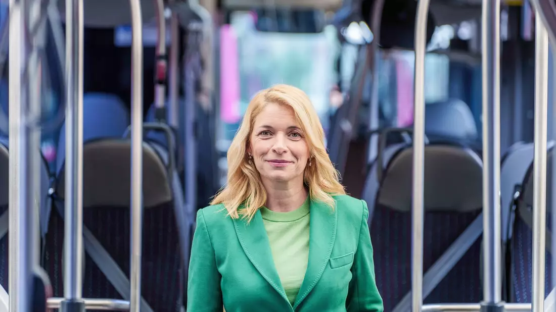 Die designierte neue Bahnchefin hat vor einigen Monaten selbst einen Lokführerschein gemacht. - Bild: Andreas Arnold/dpa