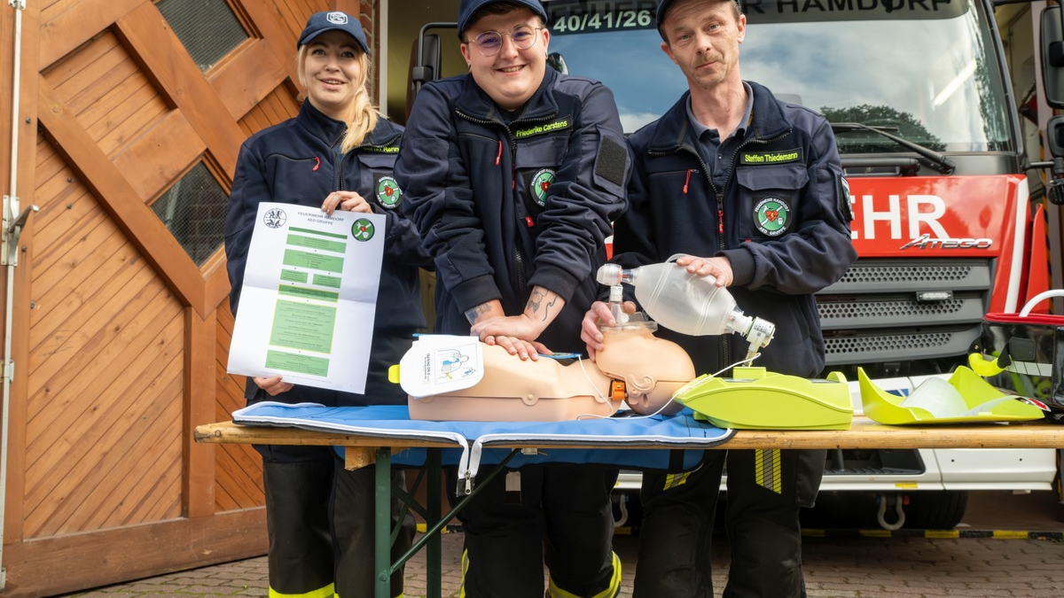 FW-RD: Feuerwehr Hamdorf startet AED-Projekt zur Lebensrettung - Foto: presseportal.de