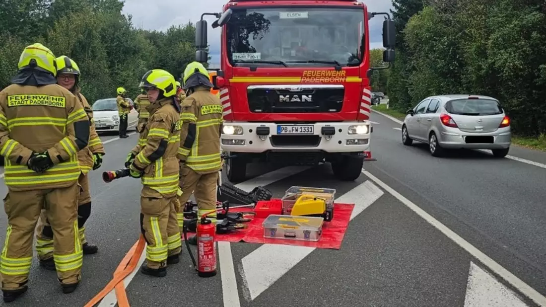 FW Paderborn: Auffahrunfall zwischen drei PKW mit sieben Betroffenen auf der Münsterstraße - Bild: presseportal.de