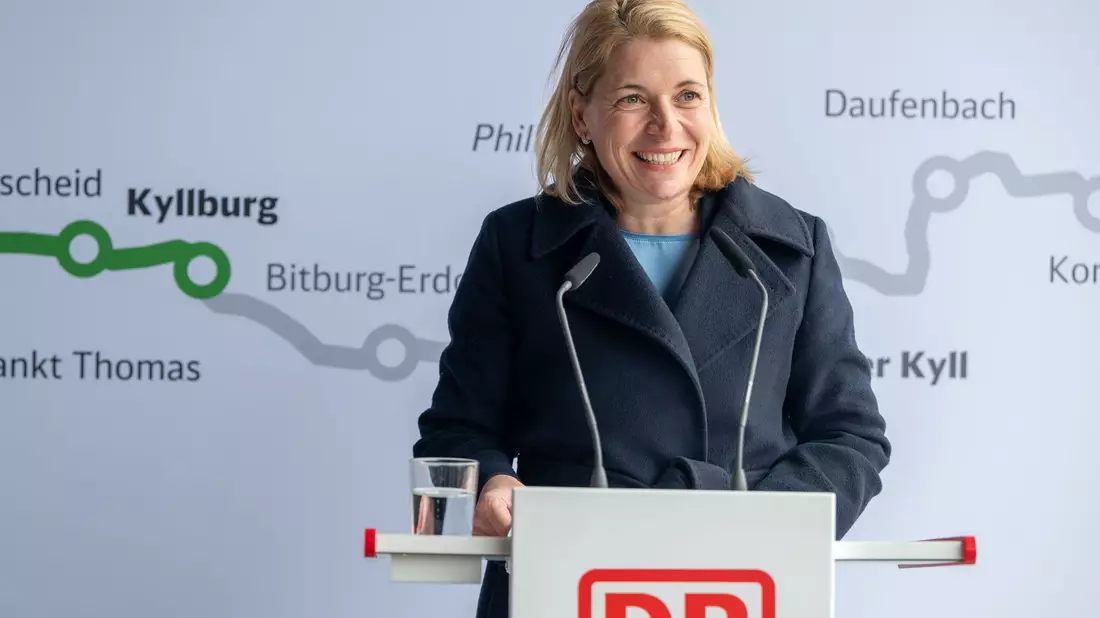 Steht künftig an der Spitze der Deutschen Bahn: Evelyn Palla.  - Bild: Harald Tittel/dpa