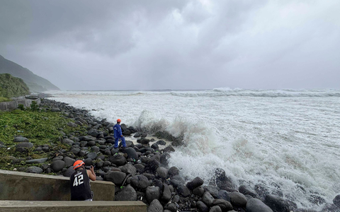 Die Behörde auf den Philippinen hatten vor Sturmfluten und orkanartigen Böen gewarnt. - Foto: Justine Mark Pillie Fajardo/AP/dpa