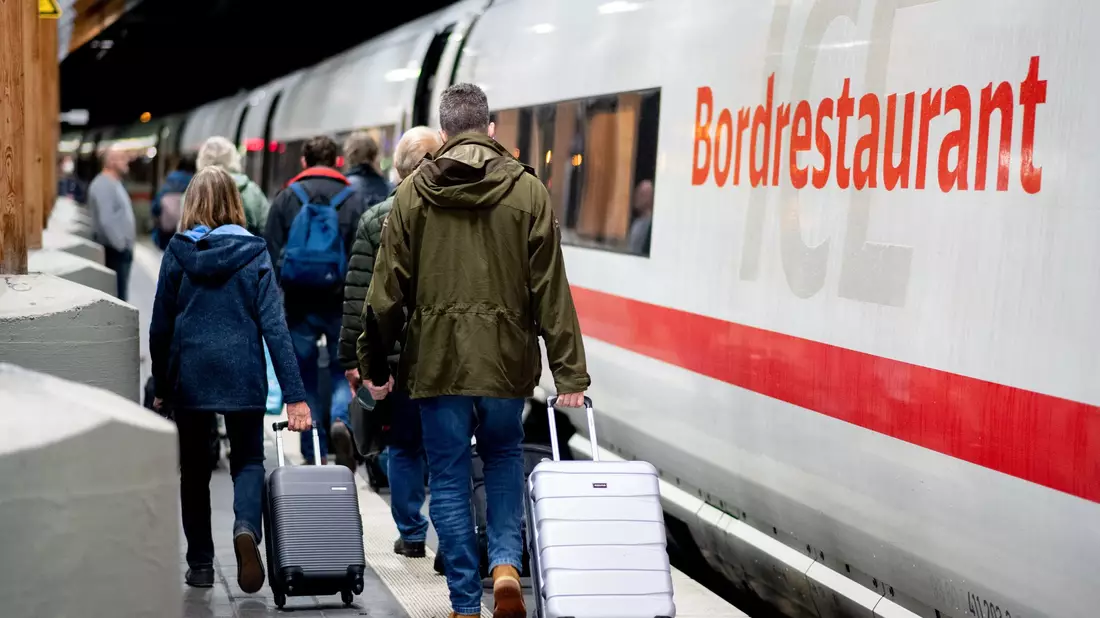 Wird das Angebot in den Bordbistros bald wieder besser? Der Minister setzt darauf, um die Kunden zufriedener zu stimmen. (Archivbild) - Bild: Hauke-Christian Dittrich/dpa