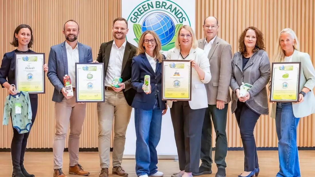 dm sowie alverde NATURKOSMETIK, ALANA und dmBio nach erfolgreichen Re-Validierungen mit Spitzenwerten erneut als GREEN BRANDS Germany ausgezeichnet - Bild: presseportal.de