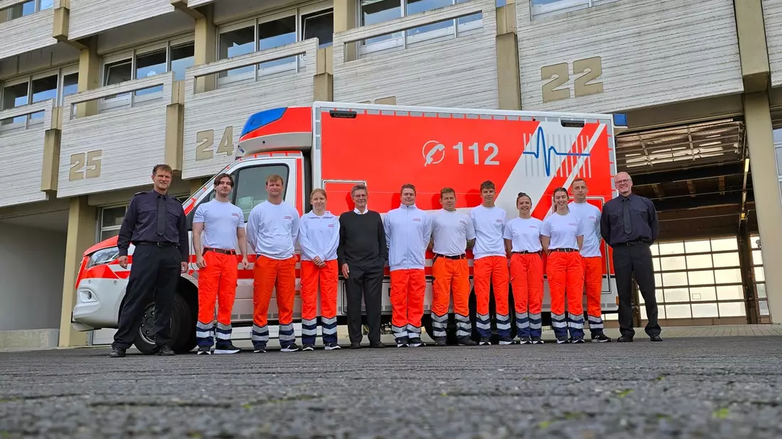 FW Bremerhaven: Feuerwehrdezernent begrüßt zweiten Notfallsanitäter-Lehrgang in der Woche der Wiederbelebung - Bild: presseportal.de