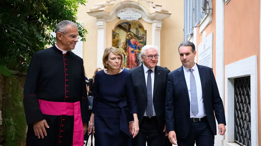 Der Bundespräsident berichtete von seiner Privataudienz mit Papst Leo XIV. - Bild: Bernd von Jutrczenka/dpa
