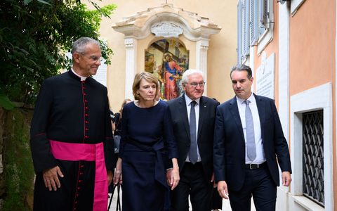 Der Bundespräsident berichtete von seiner Privataudienz mit Papst Leo XIV. - Foto: Bernd von Jutrczenka/dpa