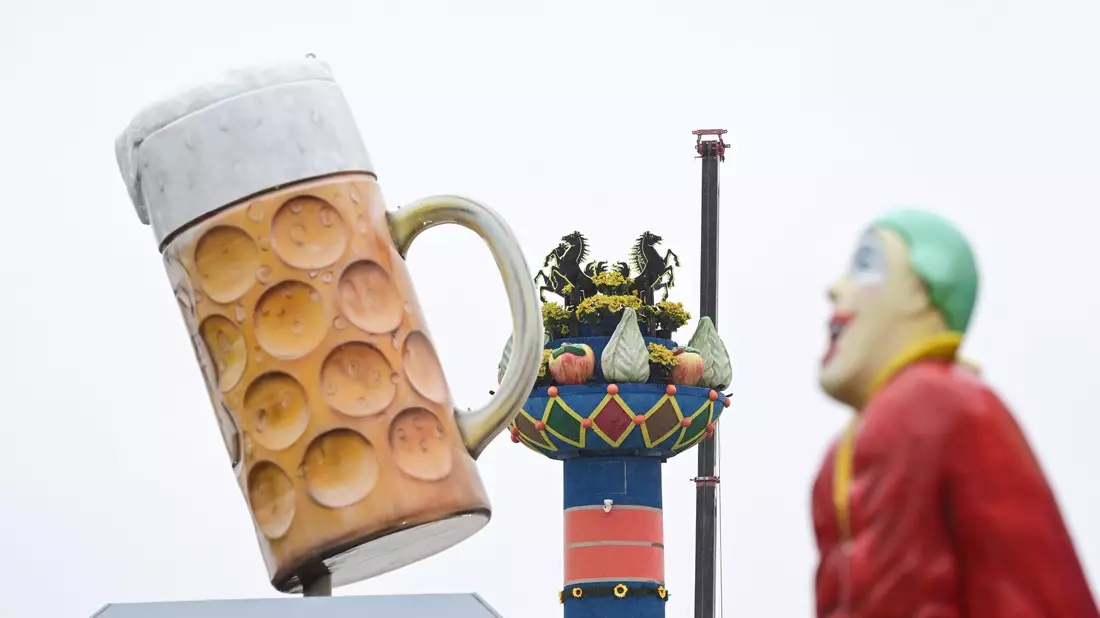 Am Freitag startet auf dem Cannstatter Wasen das zweitgrößte Volksfest Deutschlands. - Bild: Bernd Weißbrod/dpa