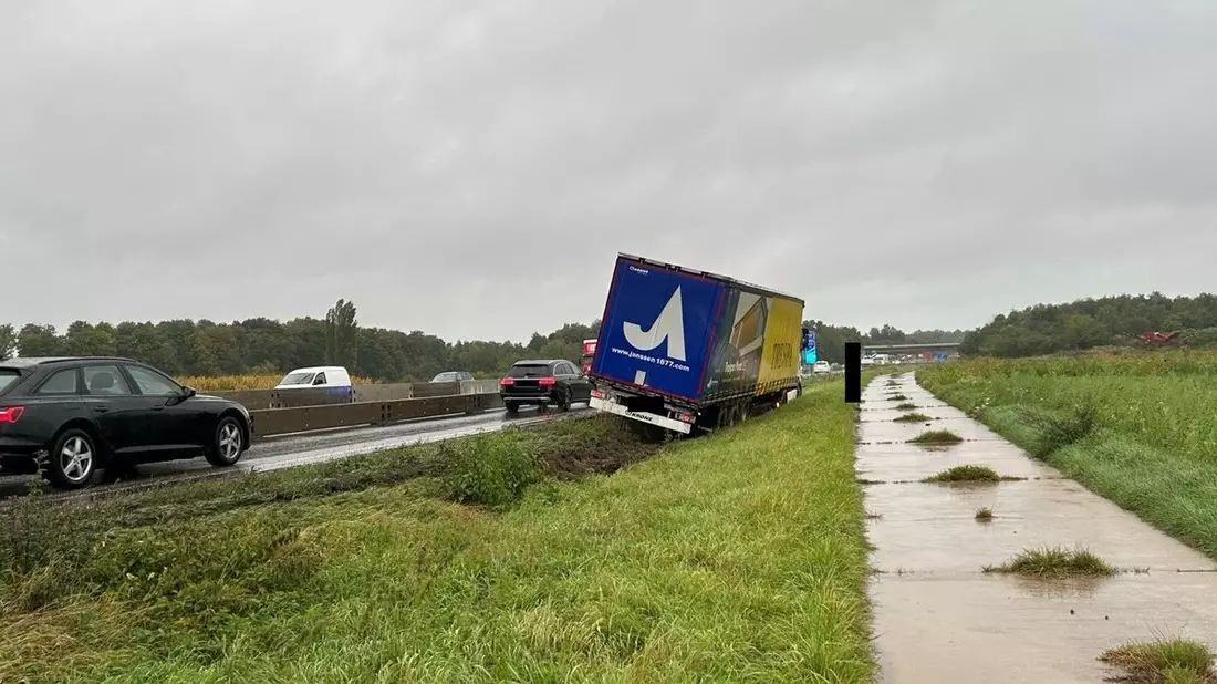 POL-PDLD: LKW auf Abwegen - Bild: presseportal.de