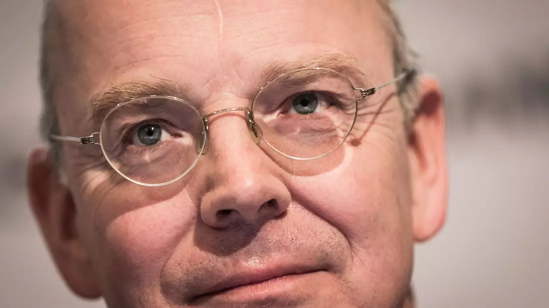 Der Banker Blessing soll Investoren für Deutschland gewinnen.  - Bild: Frank Rumpenhorst/dpa