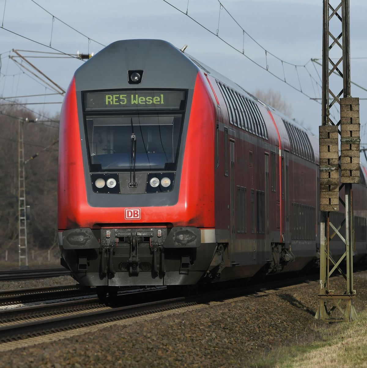 Kabel durchtrennt - Polizei geht von Sabotageakt aus - Foto: Henning Kaiser/dpa