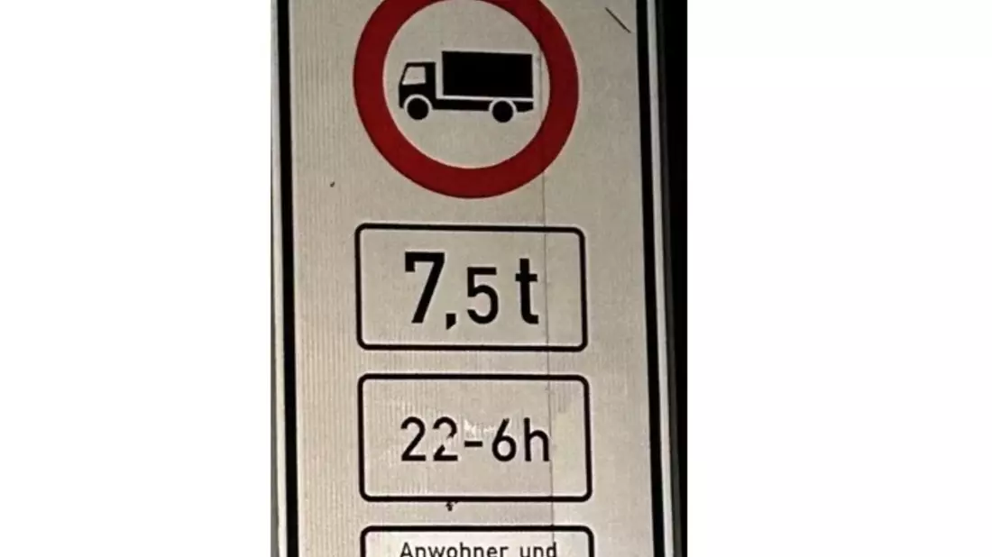POL-PDLD: Sonderkontrolle Nachtfahrverbot B10 bei LD-Godramstein - Bild: presseportal.de