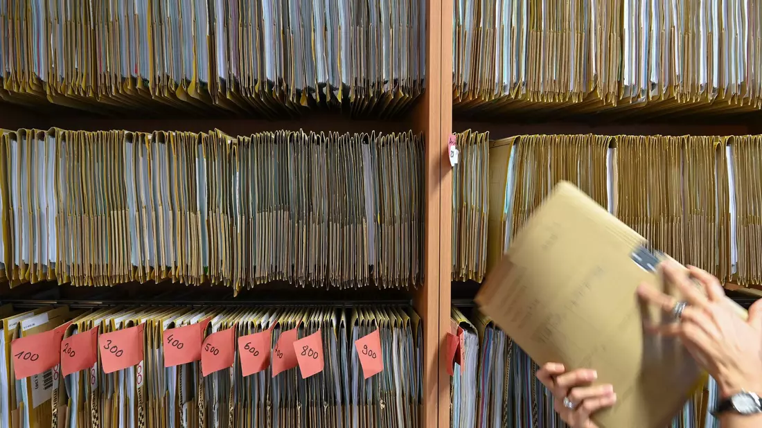 Unternehmen in Deutschland müssen eine Vielzahl von Vorschriften erfüllen - Bild: Arne Dedert/dpa
