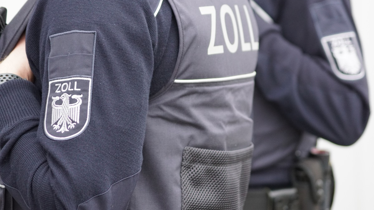 HZA-A: Bundesweite Schwerpunktprüfung gegen Schwarzarbeit und illegale Beschäftigung / Zoll überprüft Gastronomie und Hotellerie - Foto: presseportal.de