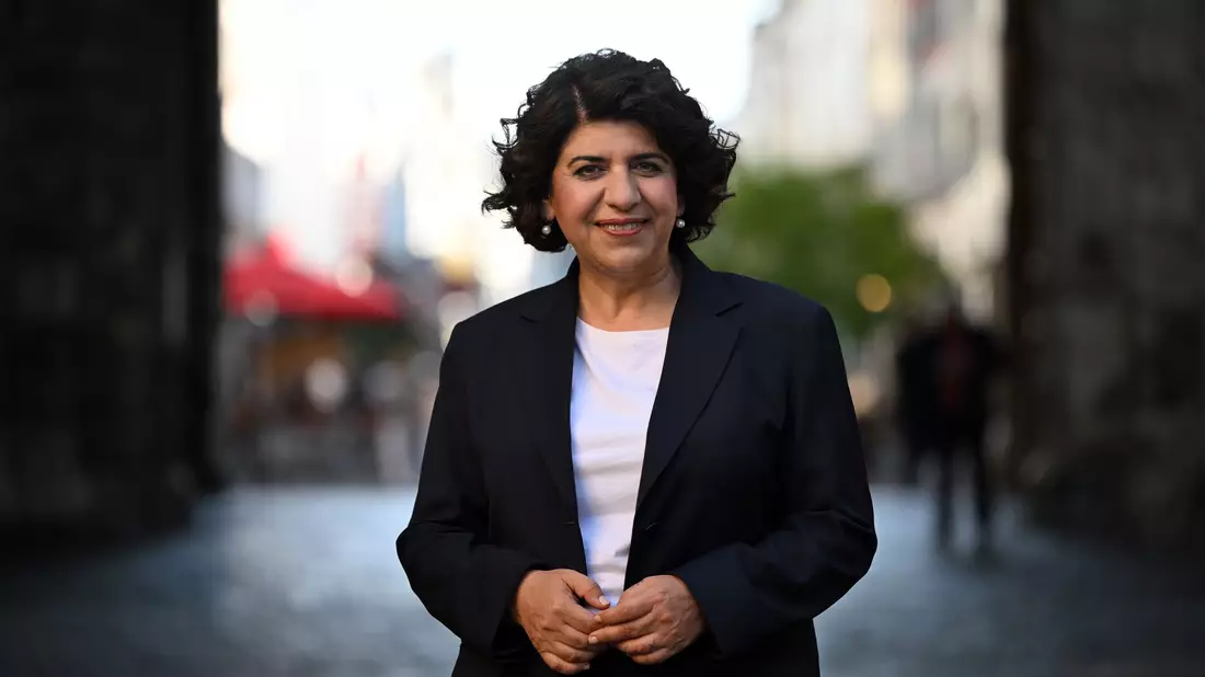 Berivan Aymaz könnte die erste grüne Oberbürgermeisterin einer deutschen Millionenstadt werden. - Bild: Federico Gambarini/dpa