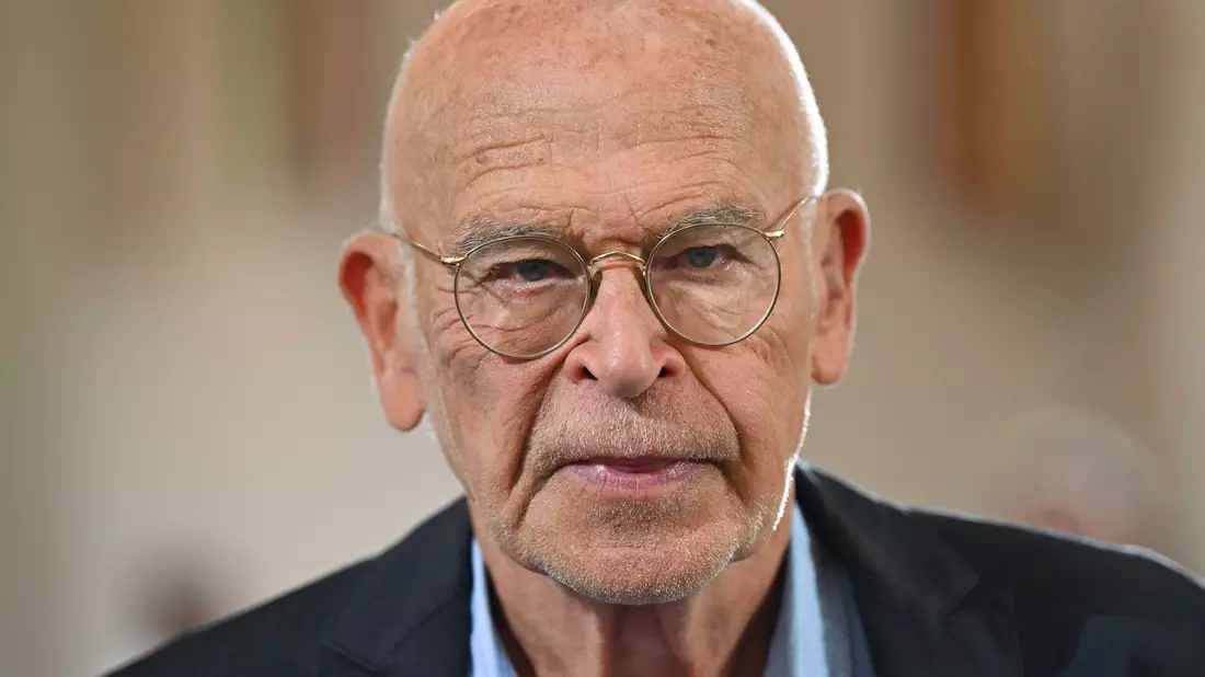 Günter Wallraff unterstützt die grüne Oberbürgermeister-Kandidatin Berivan Aymaz. (Archivbild) - Bild: Arne Dedert/dpa
