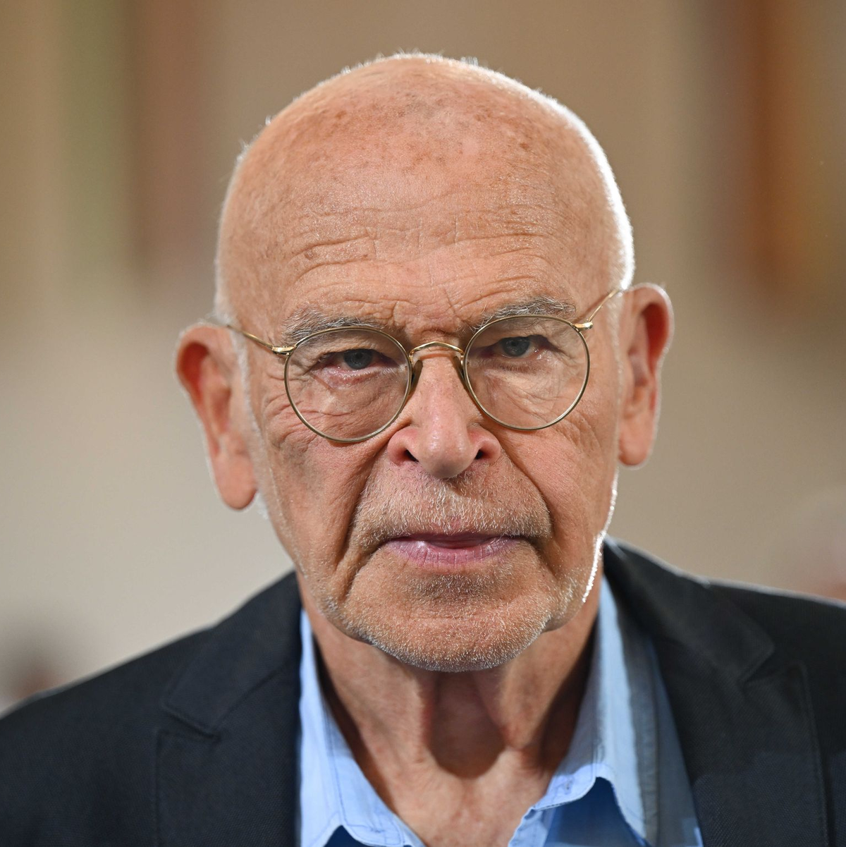 Günter Wallraff unterstützt die grüne Oberbürgermeister-Kandidatin Berivan Aymaz. (Archivbild) - Foto: Arne Dedert/dpa