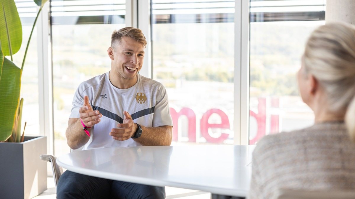 Judoka Johann Lenz nach dem Riss seines Innenmeniskus / 