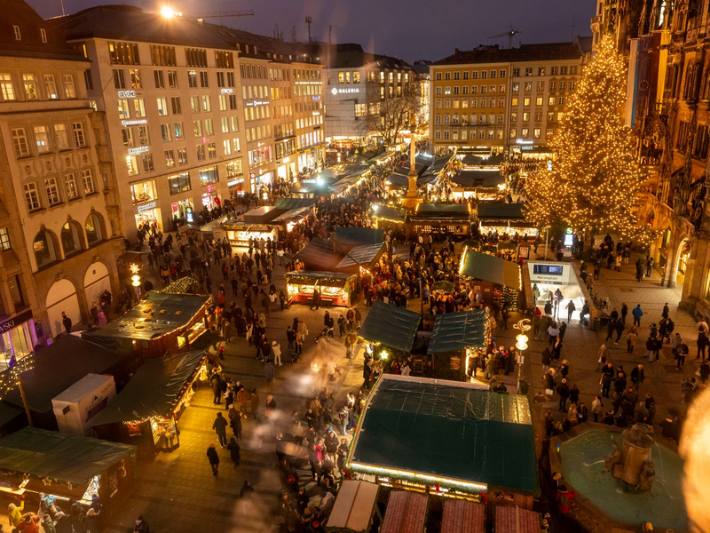 Die Höhe der Gebühren für lizenzierte Musik auf Weihnachtsmärkten soll sinken. (Symbolbild) - Foto: Peter Kneffel/dpa