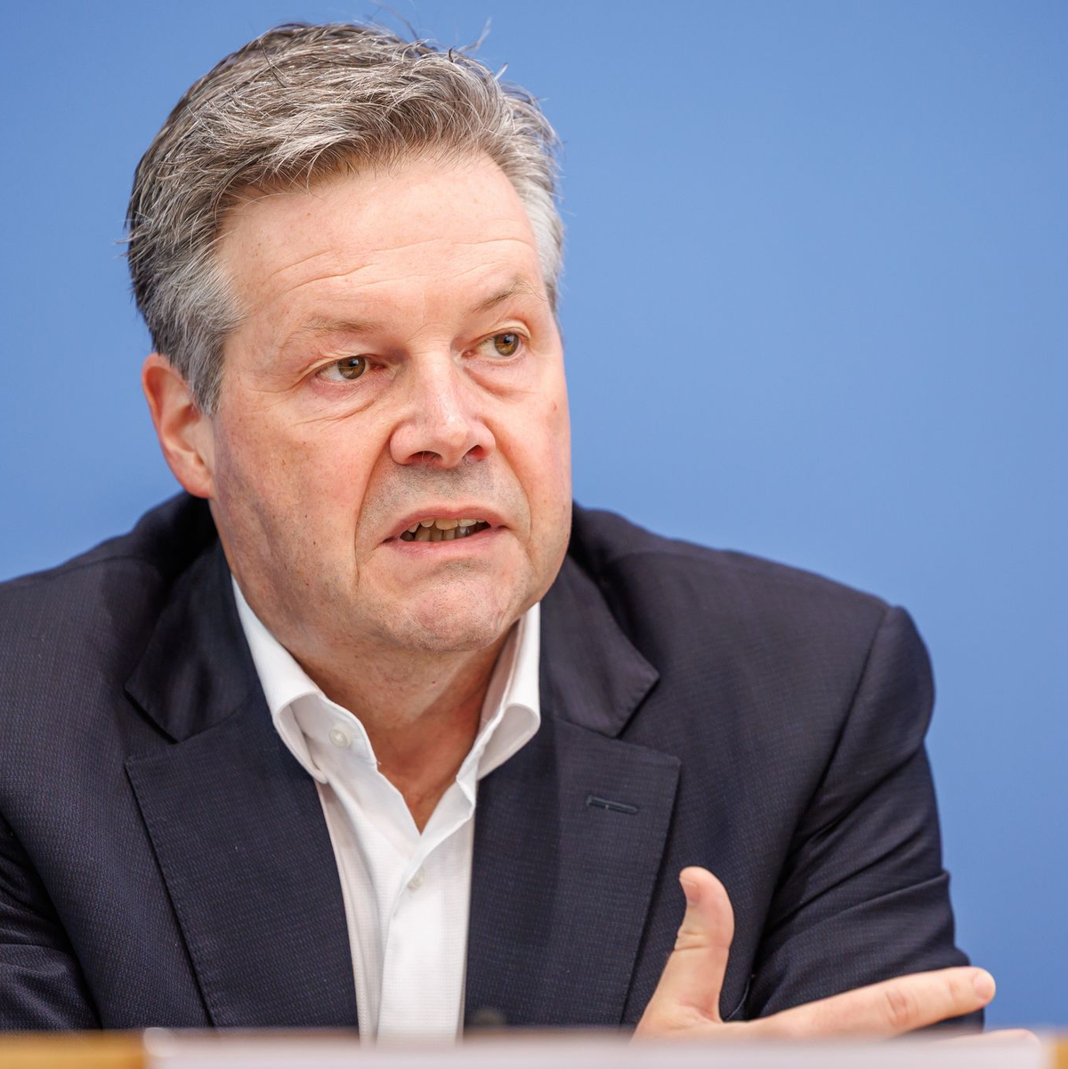 Die EVG will Rompf als neuen Chef der Bahn-Infrastruktursparte DB InfraGo verhindern. - Foto: Andreas Gora/dpa