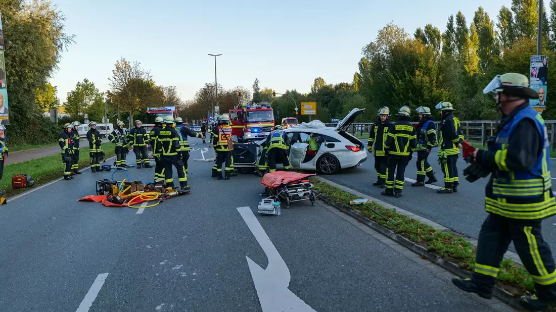 FW-DO: Dorstfelder Allee wegen Verkehrsunfall zeitweise gesperrt - Bild: presseportal.de
