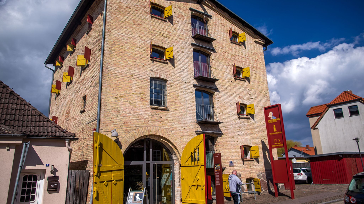 Das Literaturhaus Klütz: Hier sollte Michel Friedman im Oktober 2026 lesen. Nun wurde er wieder ausgeladen. - Foto: picture alliance / ZB