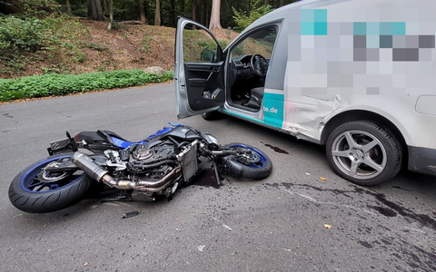 POL-STD: Harsefeld: Motorrad prallte in abbiegenden Pkw - ein Leichtverletzter - Foto: presseportal.de