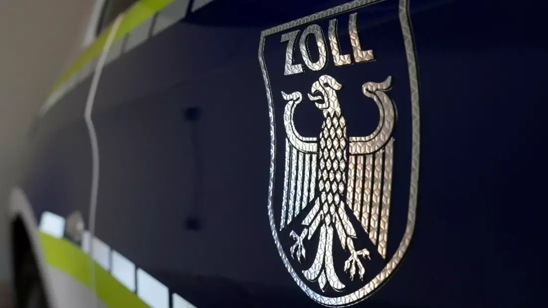 HZA-RO: Ausländischer Kellner ohne Arbeitserlaubnis in Restaurant im Landkreis Berchtesgadener Land / ZOLL leitet Ermittlungsverfahren ein - Bild: presseportal.de
