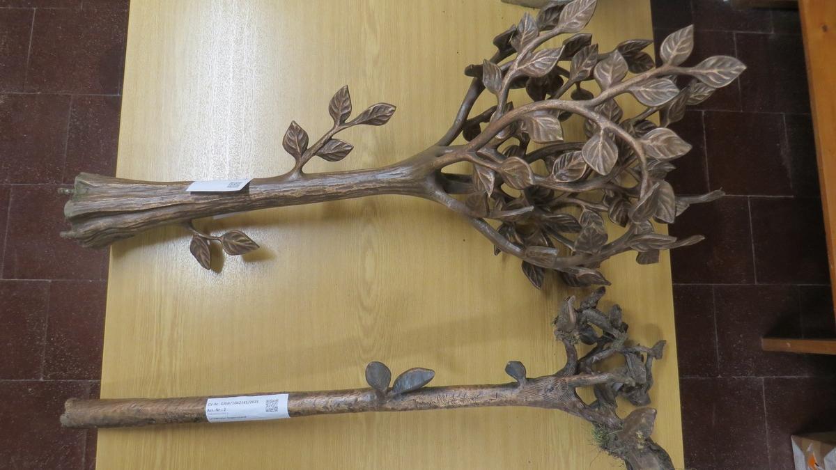 POL-LM: +++ Motorroller gestohlen und wieder aufgefunden +++ Viele Unfallfluchten +++ Wertvollen Grabschmuck gefunden +++ - Foto: presseportal.de