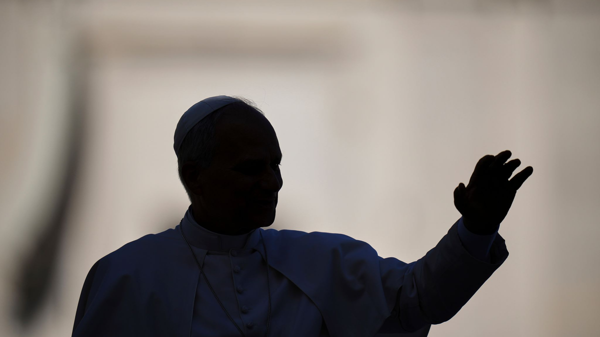 Papst Leo XIV. auf dem Petersplatz. - Foto: Alessandra Tarantino/AP/dpa
