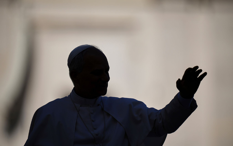 Papst Leo XIV. auf dem Petersplatz. - Foto: Alessandra Tarantino/AP/dpa