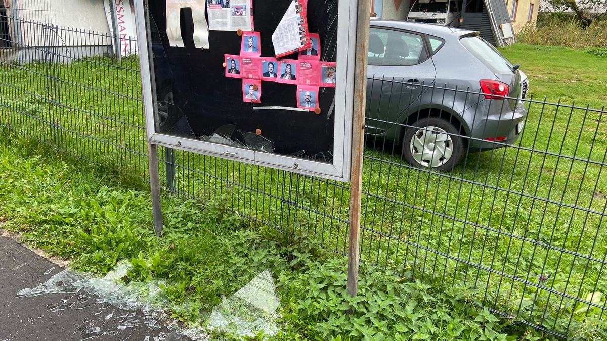 POL-PDTR: Sachbeschädigung an Schaukasten - Foto: presseportal.de