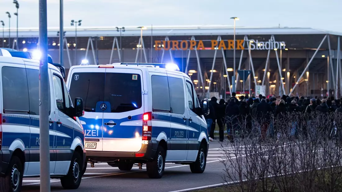 POL-FR: Polizeieinsatz anlässlich des UEFA Europa League-Spiels SC Freiburg - FC Utrecht am 23. Oktober 2025 - Bild: presseportal.de