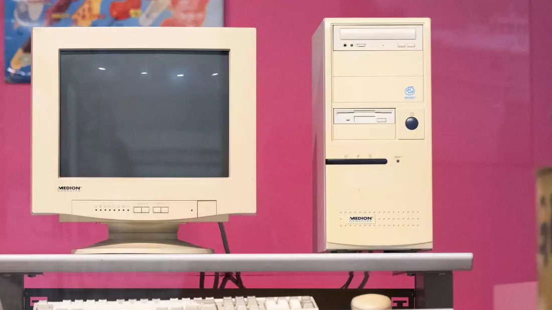 Aus dem Discounter ins Museum: Der Tower-PC von Aldi. - Bild: Benjamin Westhoff/dpa