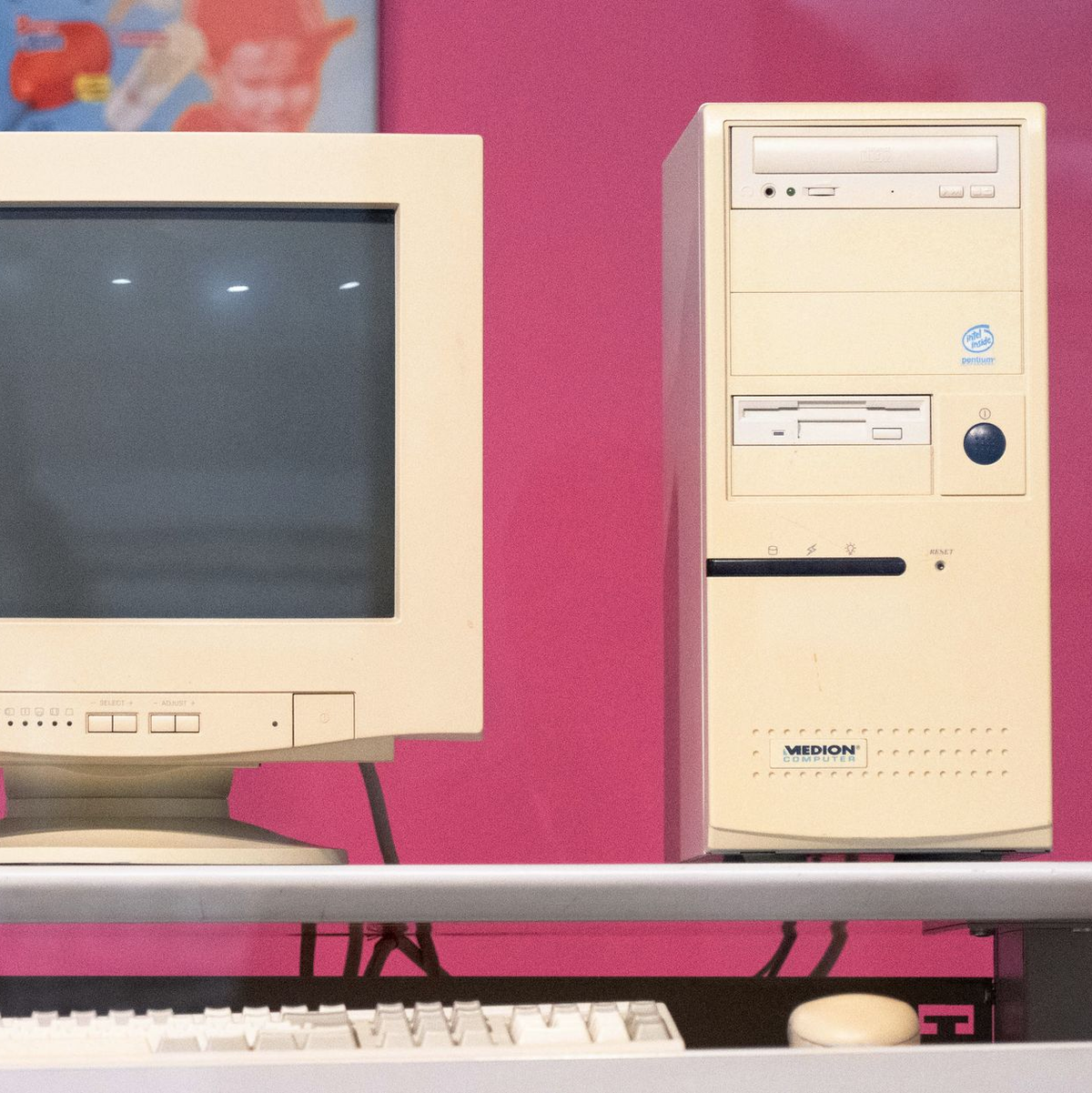 Aus dem Discounter ins Museum: Der Tower-PC von Aldi. - Foto: Benjamin Westhoff/dpa