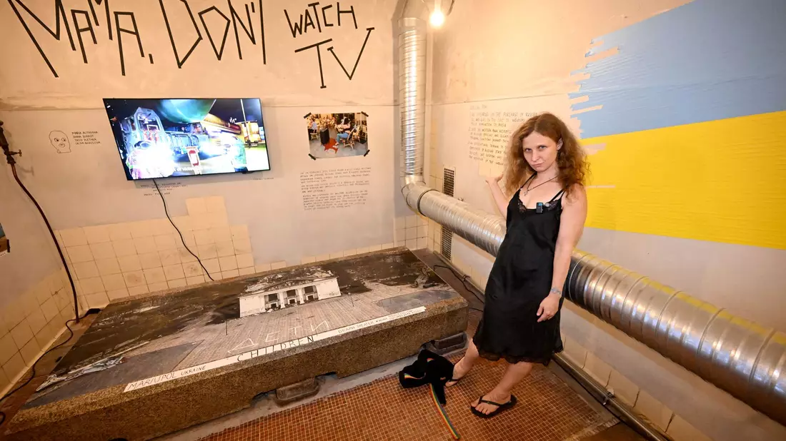 Das Musikvideo «Mama, Don't Watch TV» war auch in einer Ausstellung im Haus der Kunst in München zu sehen. (Archivbild) - Bild: Felix Hörhager/dpa