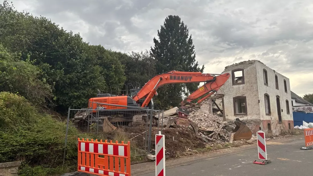 POL-PDWIL: Sachbeschädigung an einem Bagger - Bild: presseportal.de